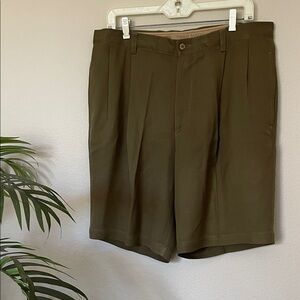 Tommy Bahama Men's Dark Olive Silk Shorts - Size 35